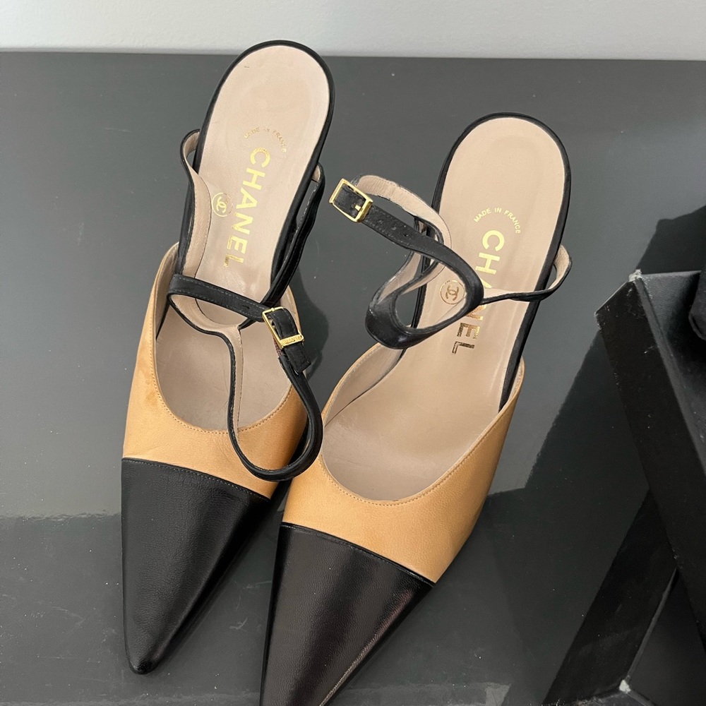 CHANEL Two-Tone Black and Mustard Yellow Slingback Heels - Picture 2 of 6